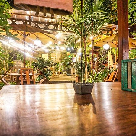 The Wisma Pulau Merah Pasanggaran Bagian luar foto