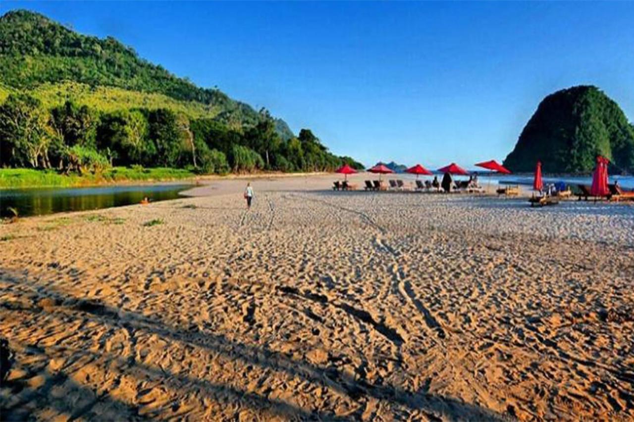 The Wisma Pulau Merah Pasanggaran Bagian luar foto