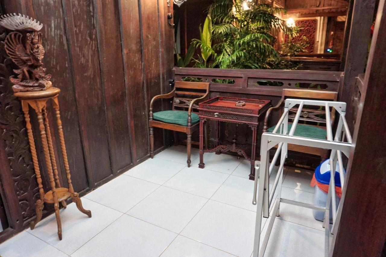 The Wisma Pulau Merah Pasanggaran Bagian luar foto