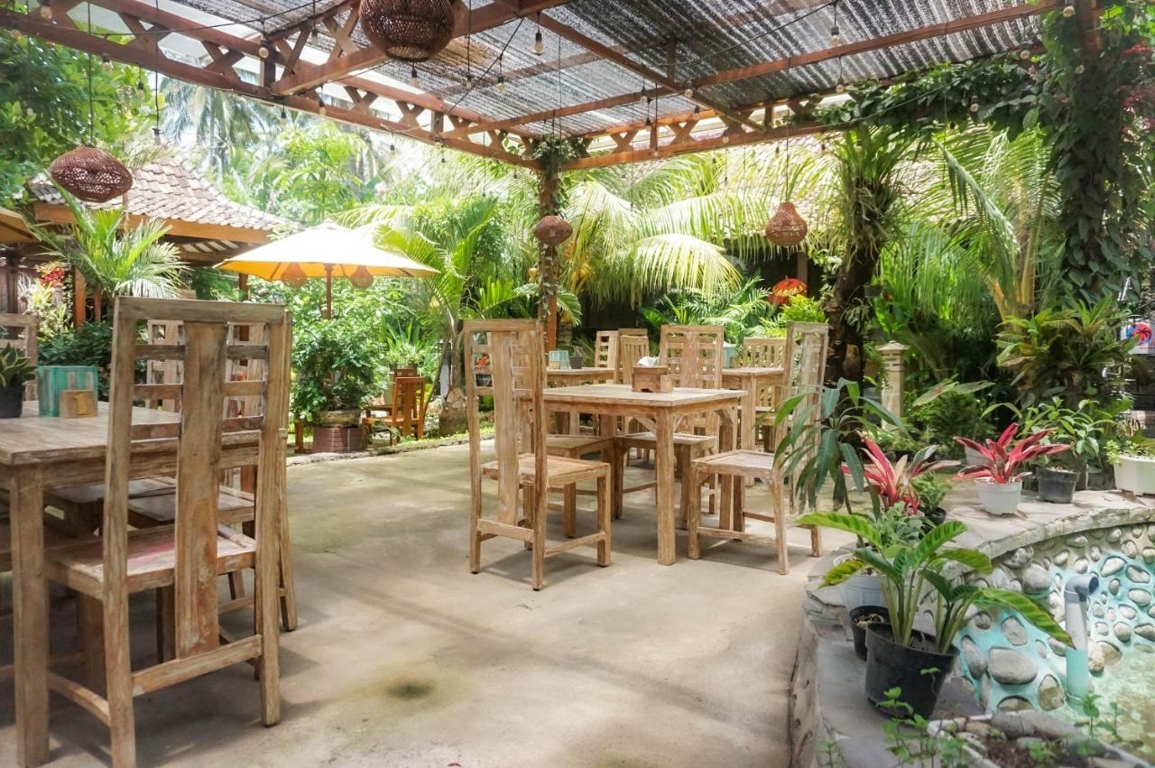 The Wisma Pulau Merah Pasanggaran Bagian luar foto