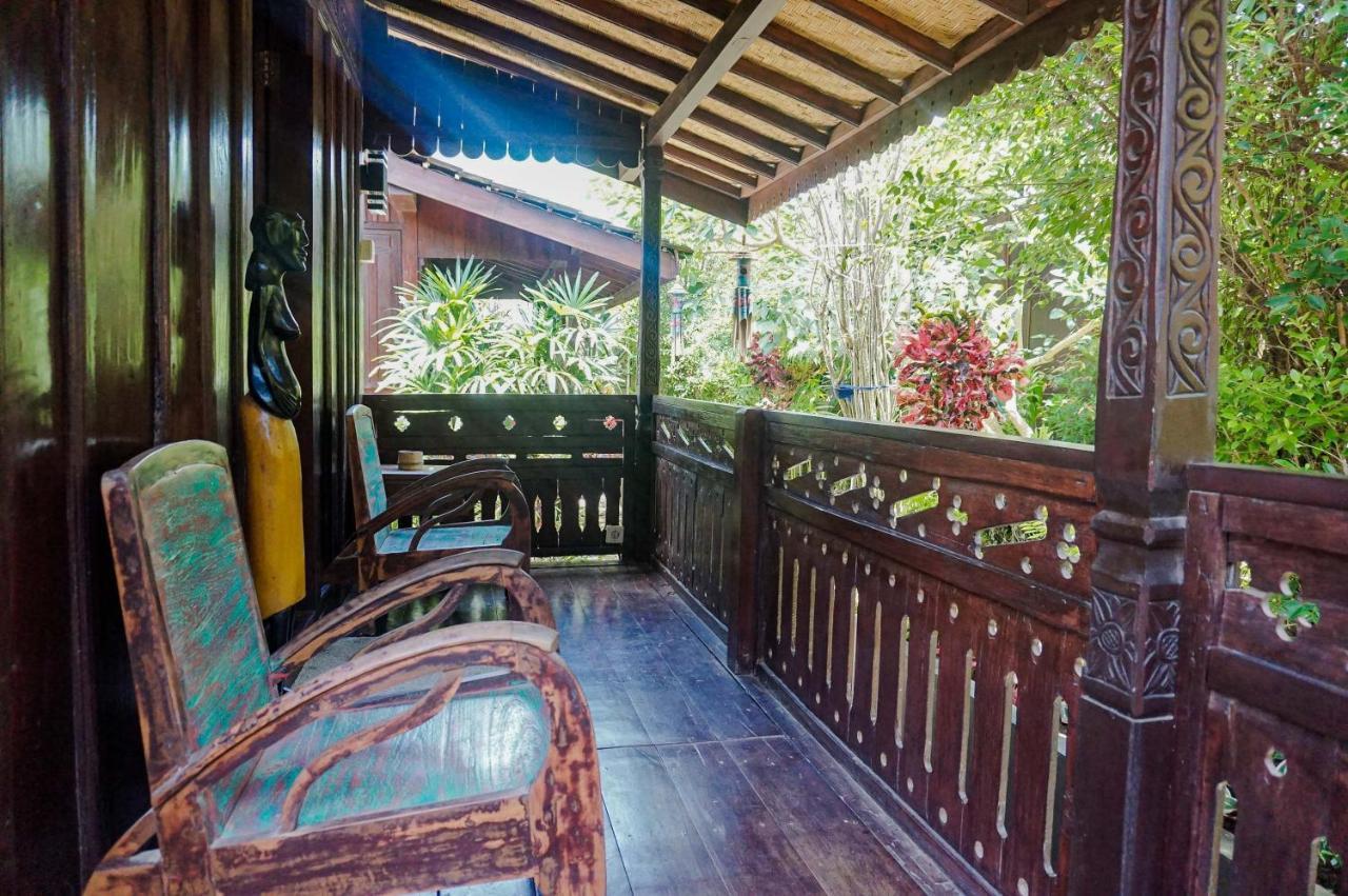 The Wisma Pulau Merah Pasanggaran Bagian luar foto