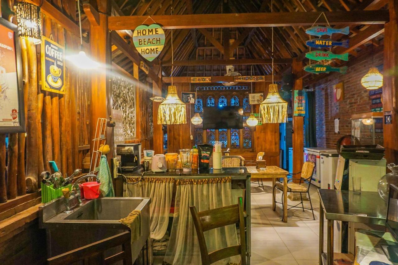 The Wisma Pulau Merah Pasanggaran Bagian luar foto