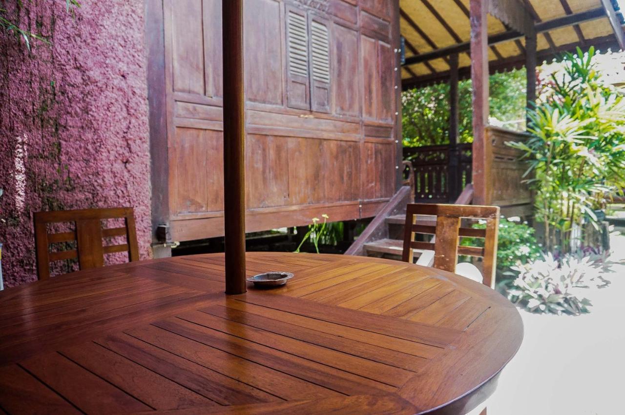 The Wisma Pulau Merah Pasanggaran Bagian luar foto