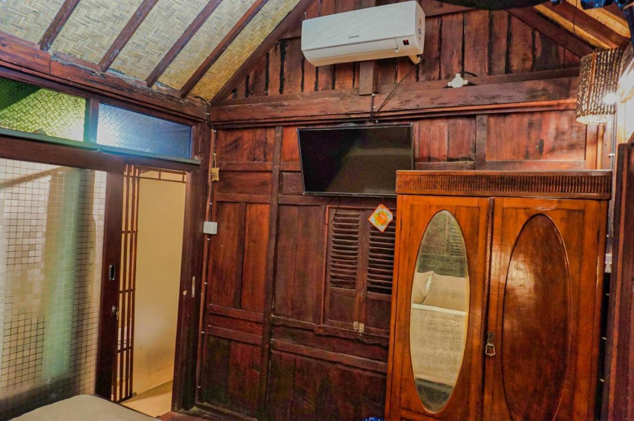 The Wisma Pulau Merah Pasanggaran Bagian luar foto