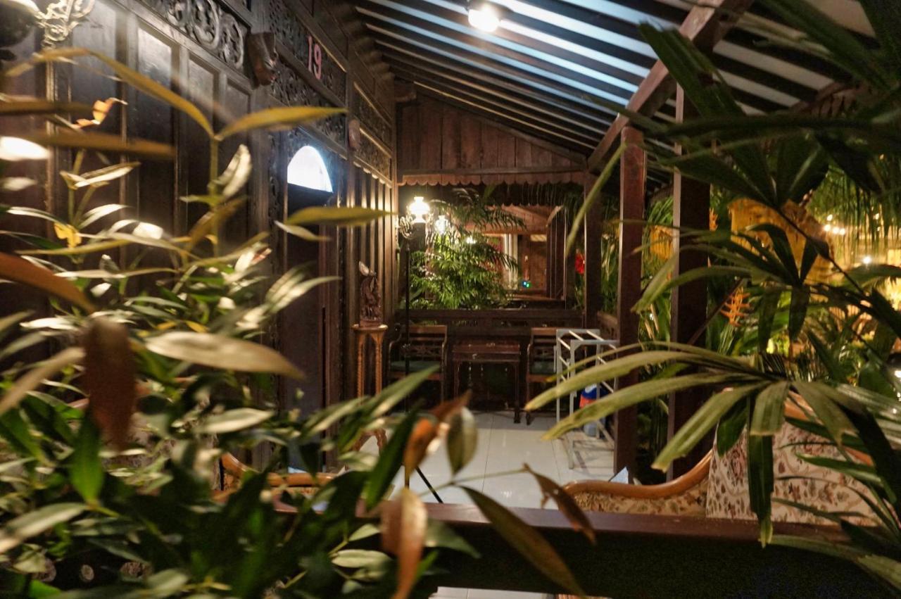 The Wisma Pulau Merah Pasanggaran Bagian luar foto