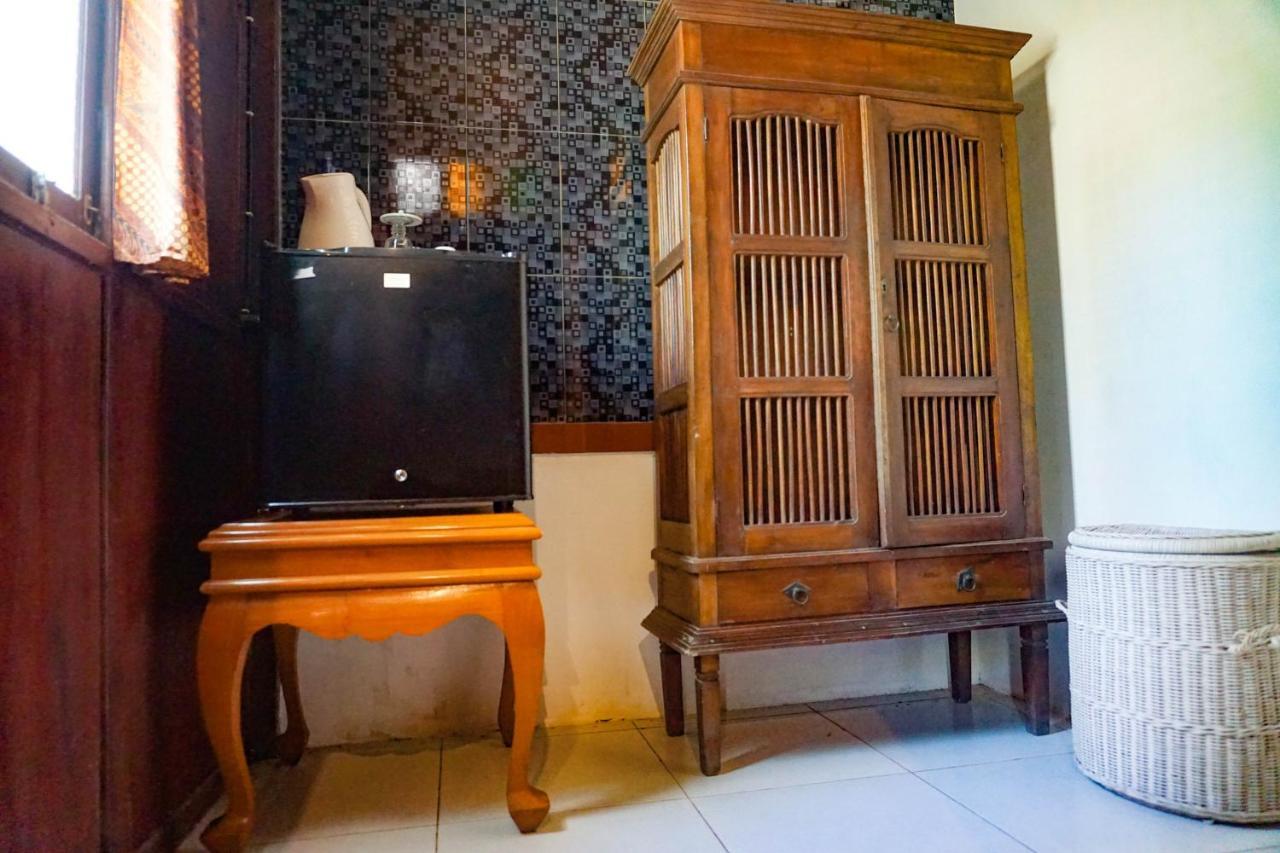 The Wisma Pulau Merah Pasanggaran Bagian luar foto