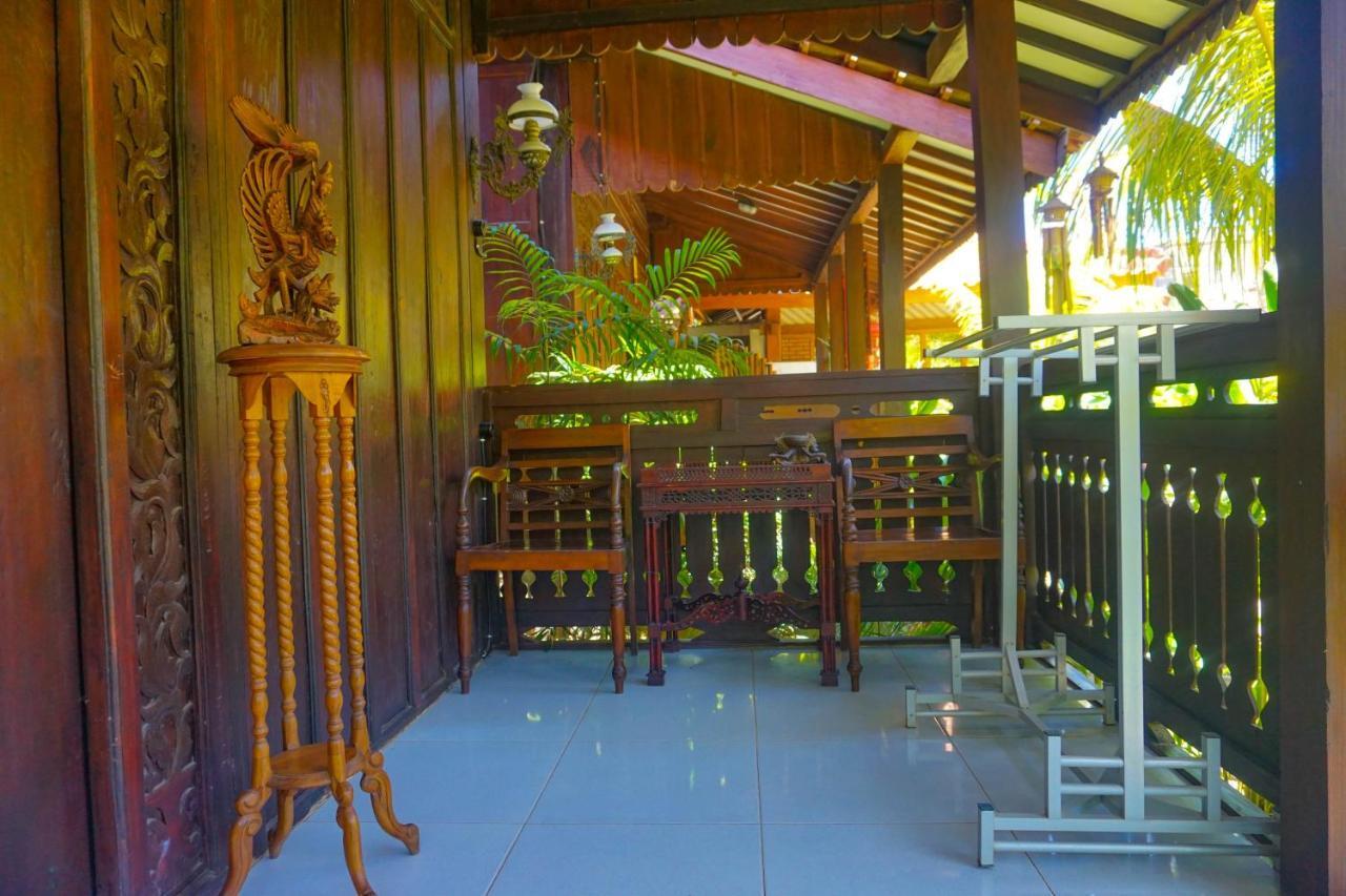 The Wisma Pulau Merah Pasanggaran Bagian luar foto