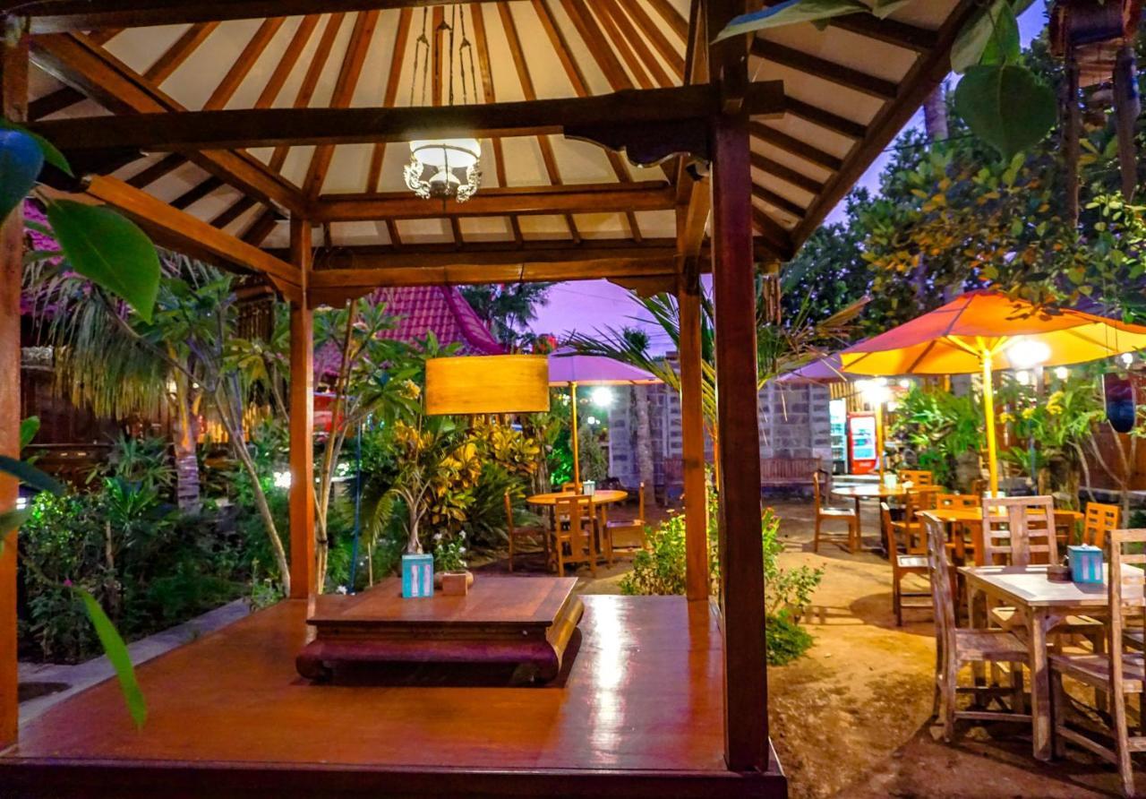 The Wisma Pulau Merah Pasanggaran Bagian luar foto